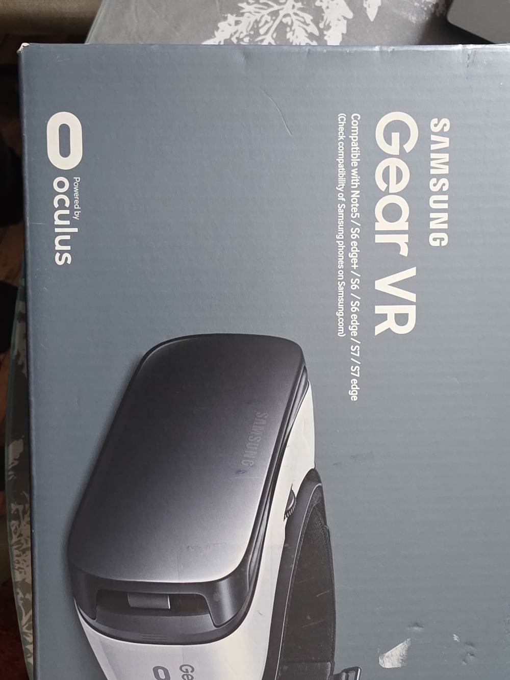Samsung Gear VR Headset - White and Gray
